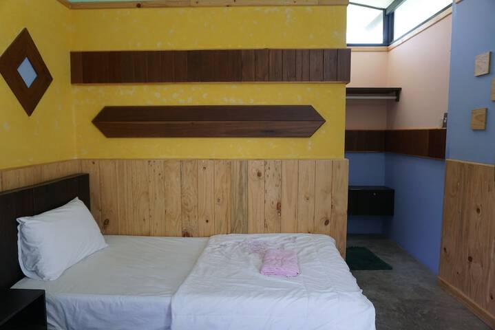 Room 9 of 40