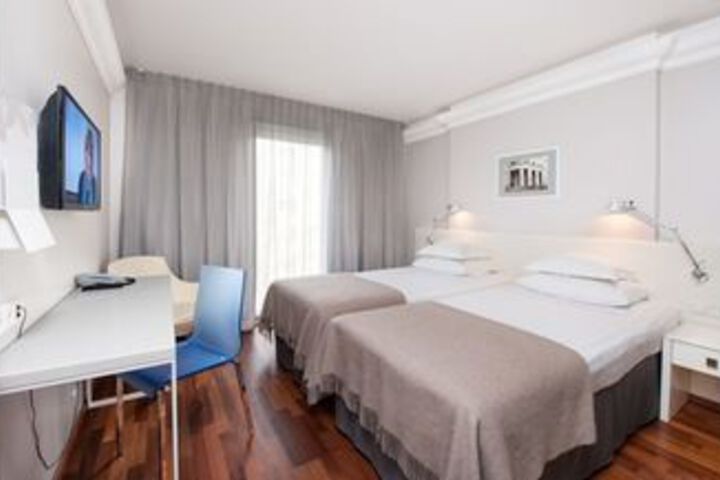 Room 35 of 73