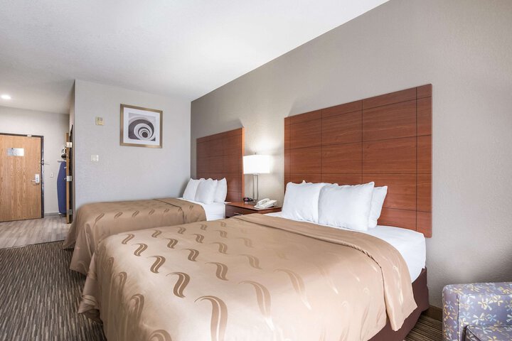 2 Queen Beds (3 of 14)