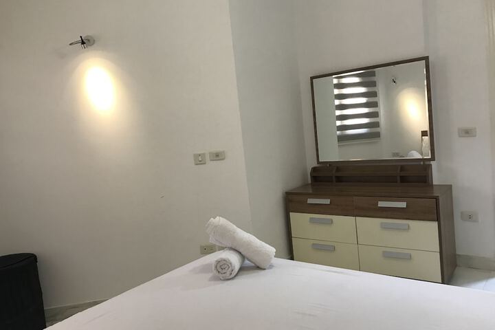 Room 13 of 126