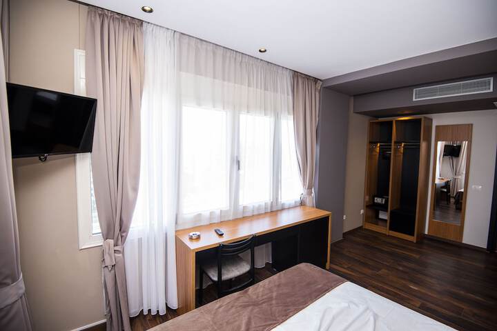 Room 4 of 117