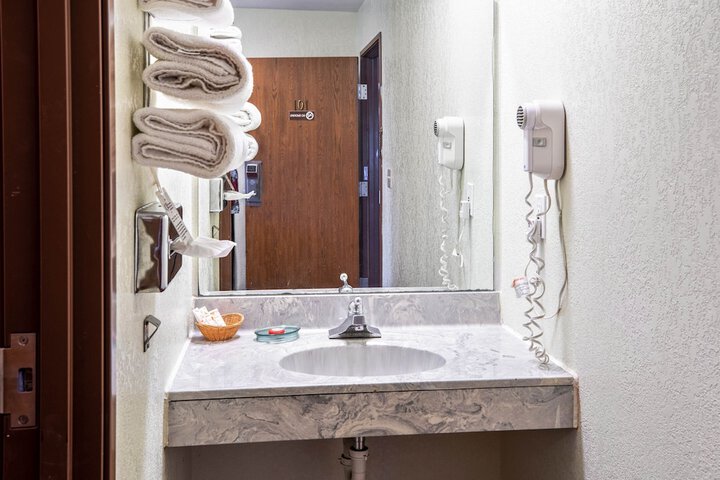 Bathroom sink