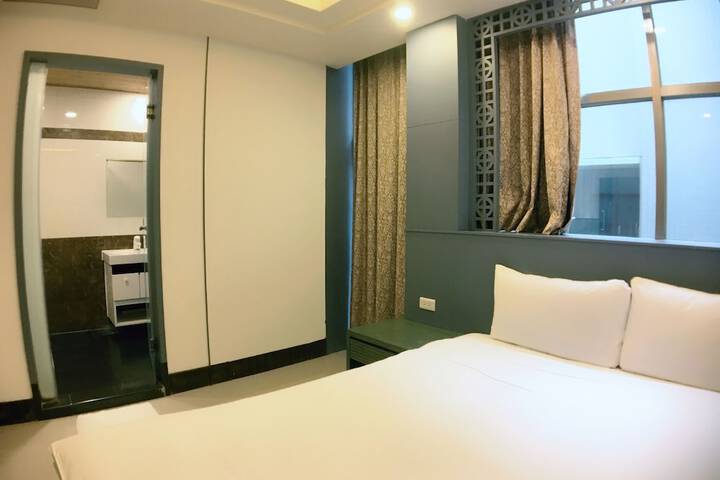 Room 5 of 31