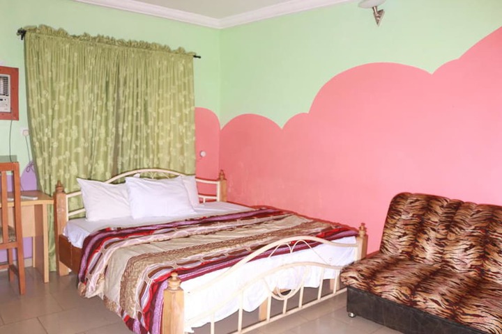 Room 10 of 24