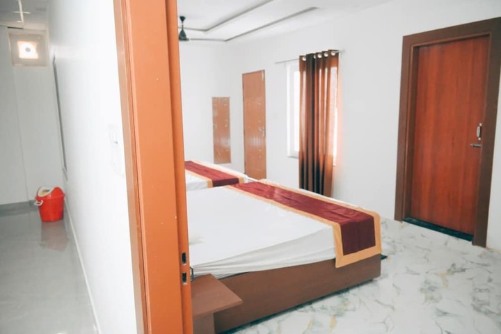 Room 6 of 27
