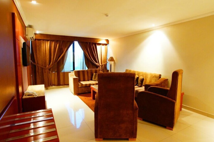 Room 28 of 39