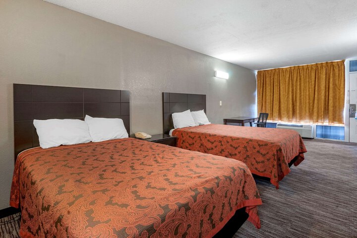 2 Double Beds (1 of 8)