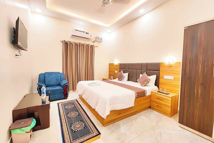 Room 8 of 26