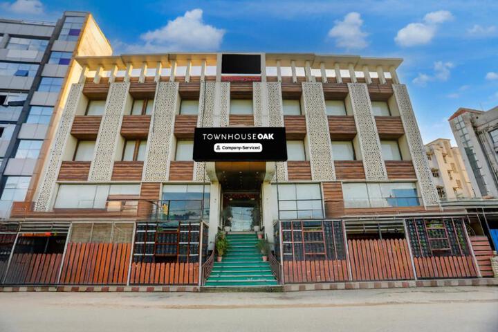 Super Townhouse Oak Amity University Patna Formerly The Golden Crown