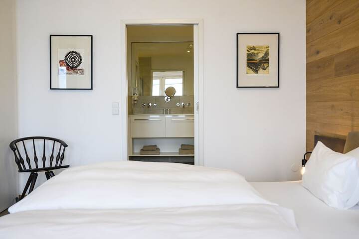 Room 15 of 108