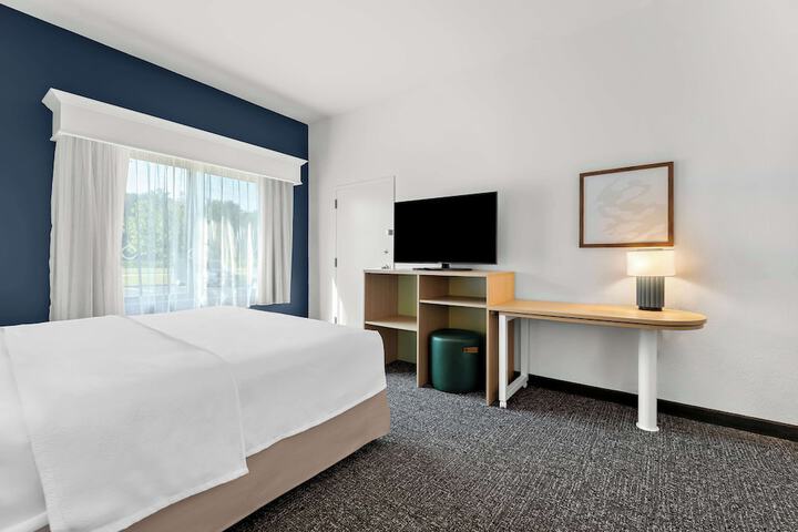 Room 9 of 38