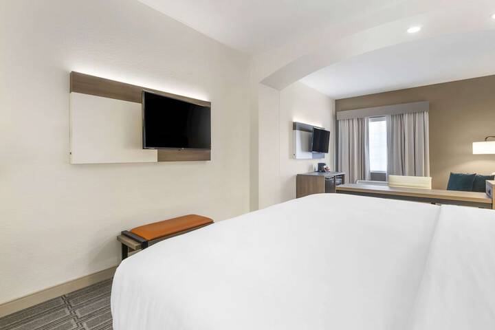 1 King Bed (18 of 22)