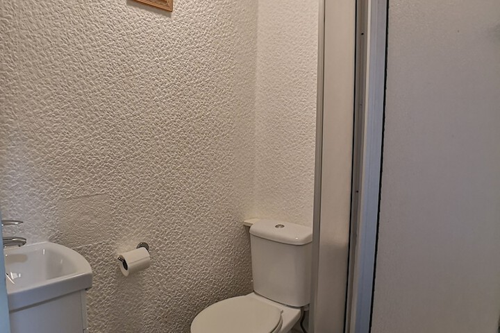 Room 66 of 102