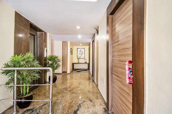 Entrance & Lobby