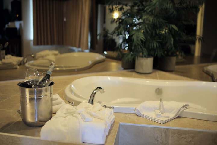 Jetted tub