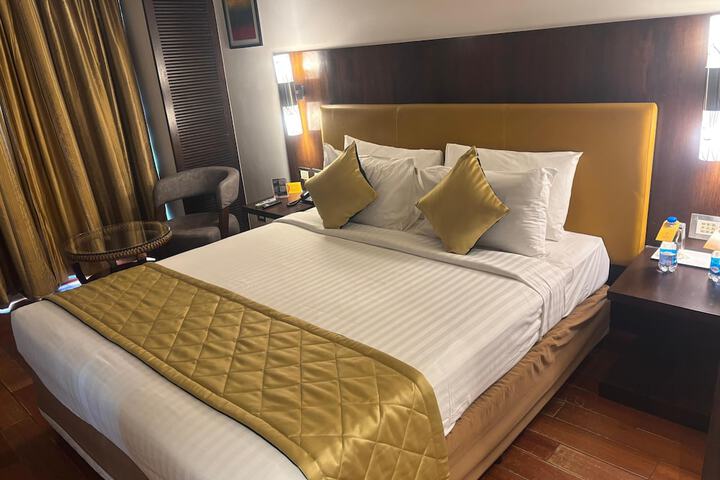 Room 13 of 42