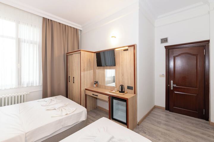 Room 31 of 76