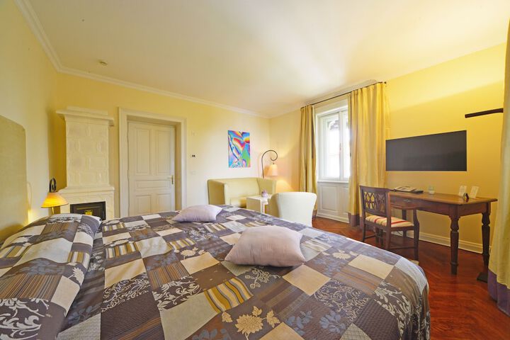 Room 4 of 39