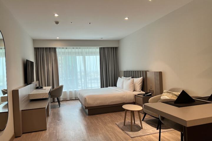 Room 12 of 99