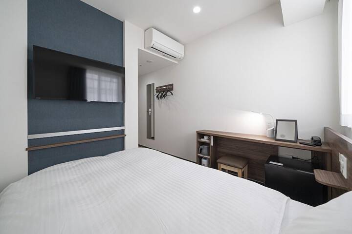 Room 10 of 26