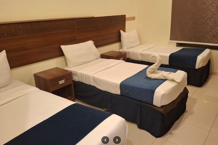 Room 13 of 27