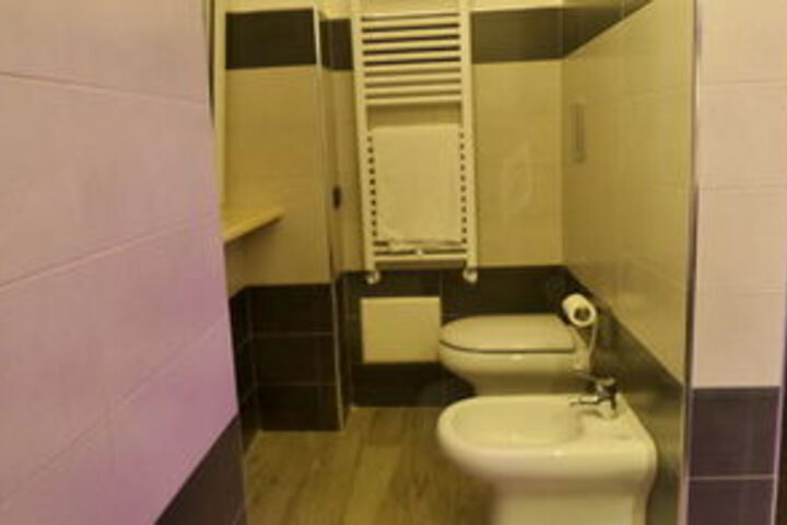 Room 6 of 25