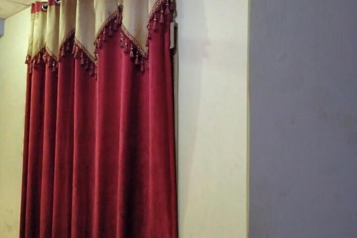 Room 7 of 9