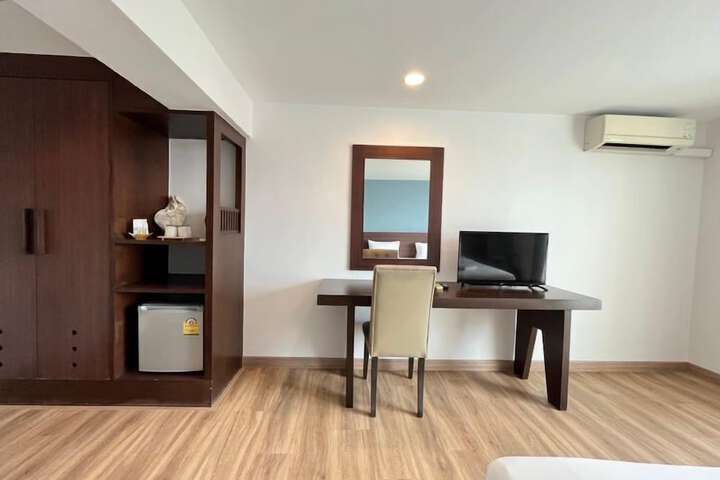 Room 13 of 49