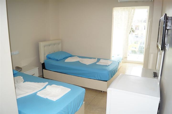 Room 6 of 32