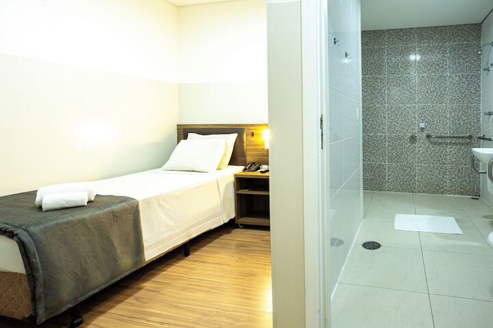 Room 19 of 38
