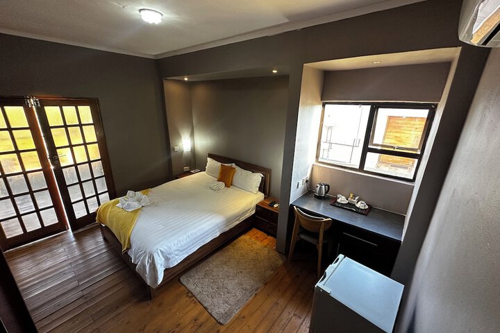 Room 6 of 38