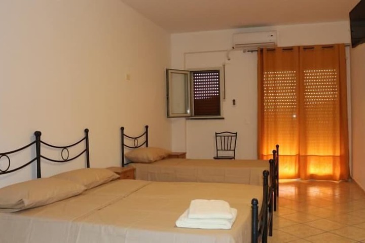 Room 2 of 22