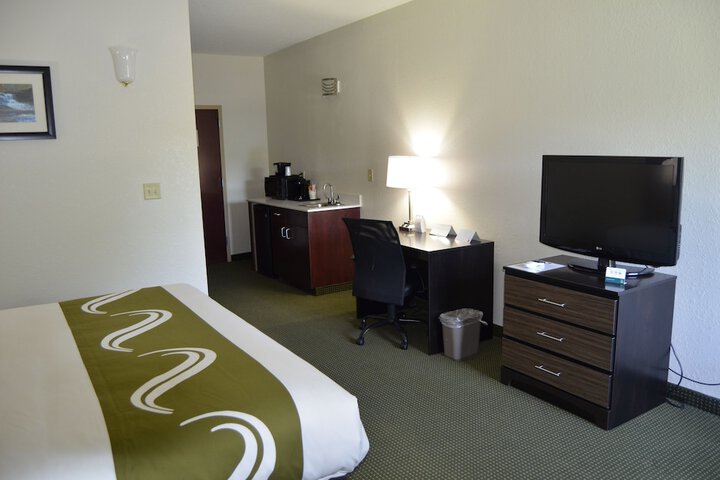 1 King Bed (13 of 13)
