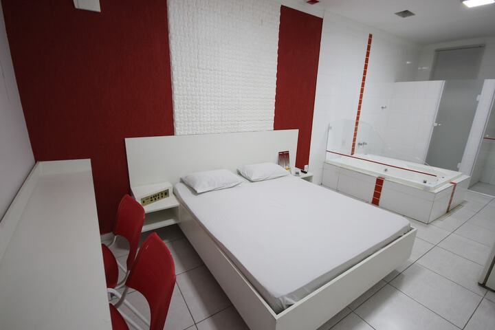 Room 2 of 33