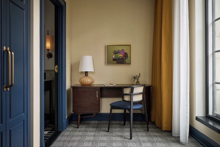 Room 34 of 190