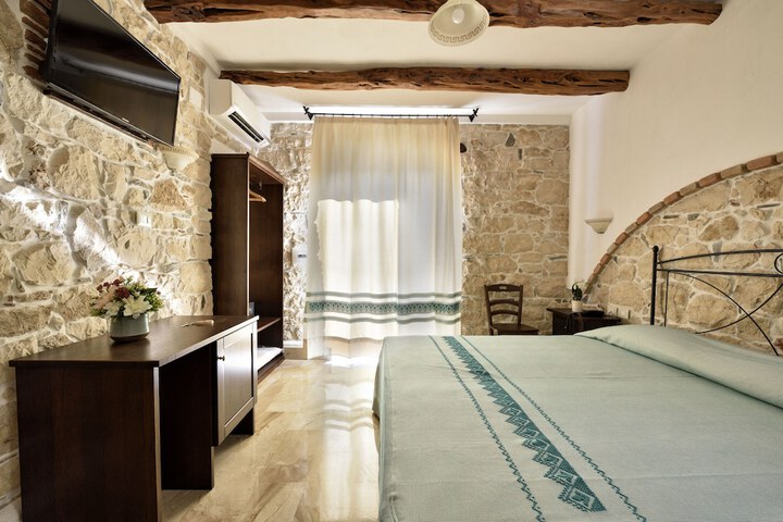 Room 6 of 19
