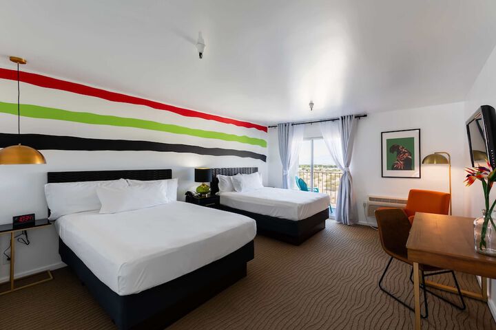 2 Queen Beds (5 of 17)