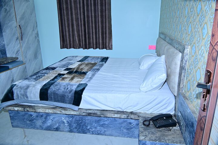 Room 2 of 18