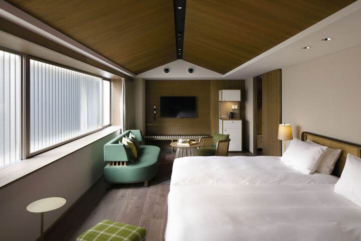 Room 18 of 135