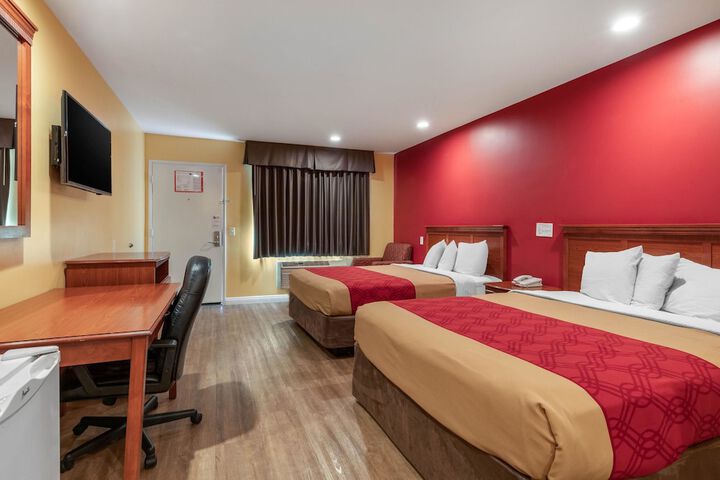 1 Queen Bed (9 of 34)