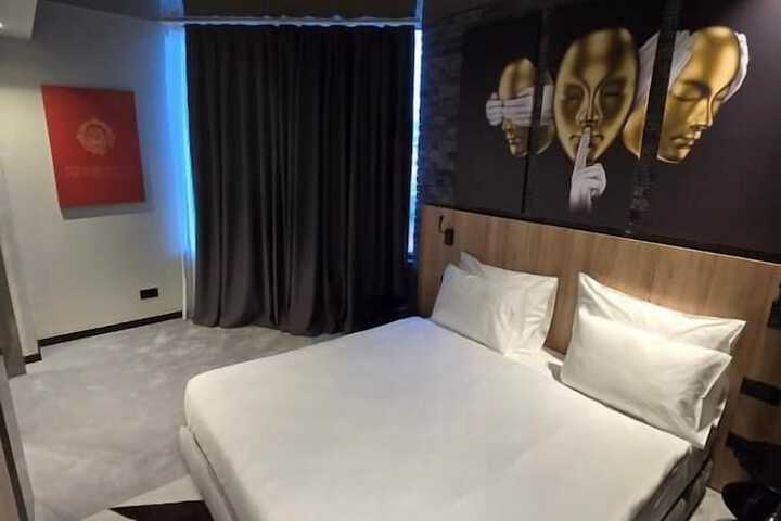 Room 6 of 46