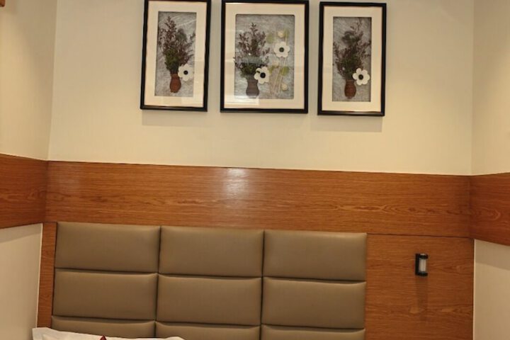 Room 4 of 16