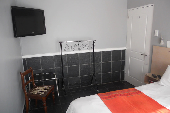 Room 2 of 6