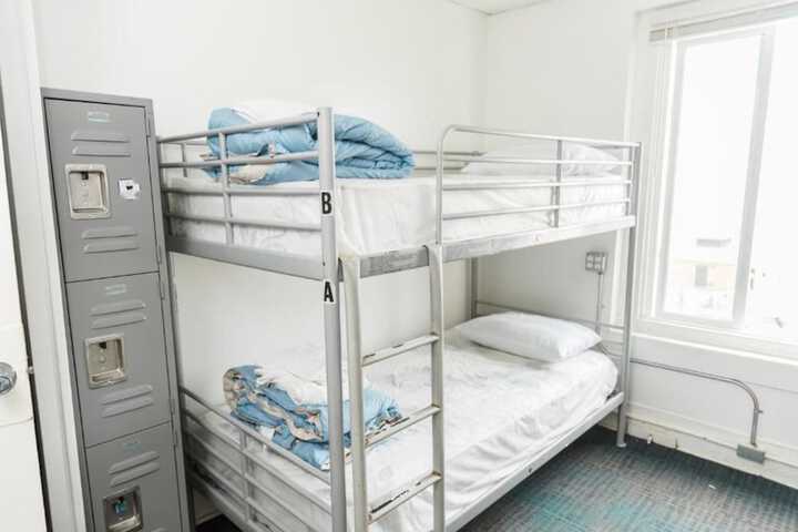 Room 46 of 85