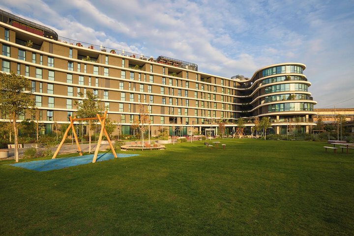 Hotel Exterior 71 of 77