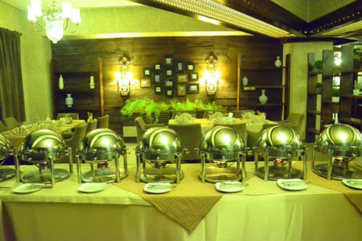 Dining 8 of 27