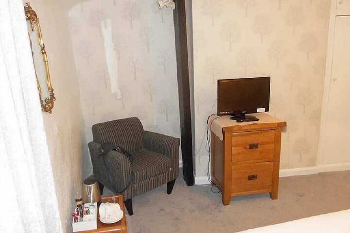 Room 12 of 16