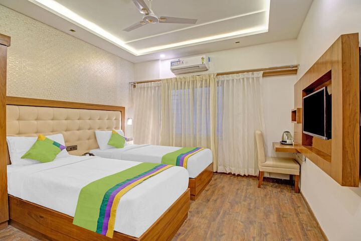 Room 16 of 36