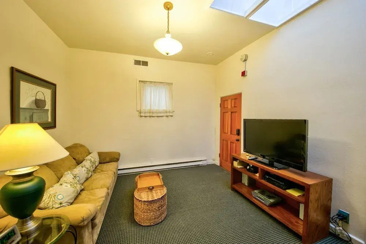 Room 3 of 8