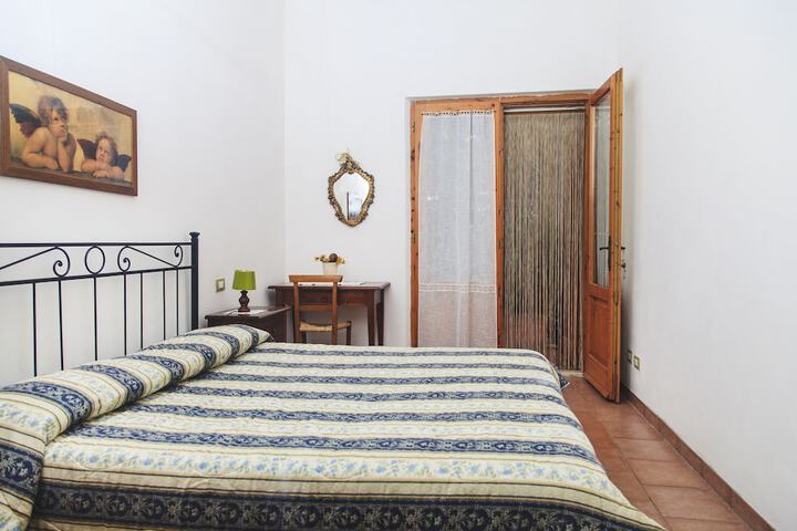 Room 16 of 80